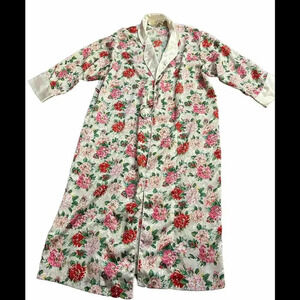 Vintage Gold & White Label Victoria’s Secret Kimono Robe size Small